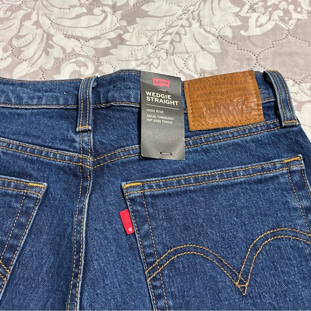Levi's Wedgie Straight Jeans - Deep Blue with Brown Patch